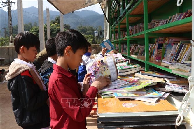 Yêu quê hương ngay từ trang sách đầu đời