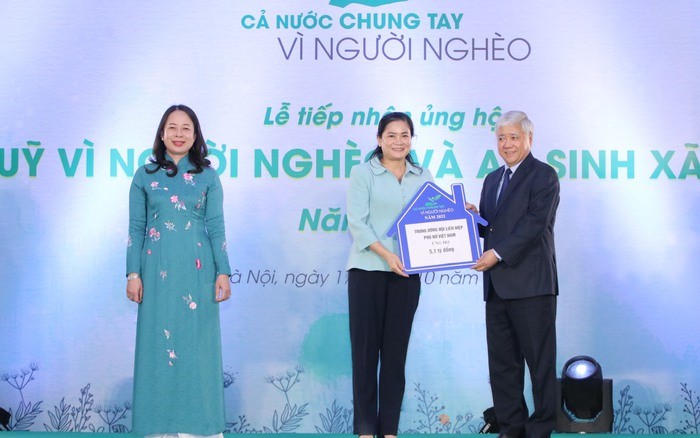 TƯ Hội LHPN Việt Nam ủng hộ Quỹ “Vì người nghèo” và an sinh xã hội năm 2022 trị giá 5,1 tỷ đồng