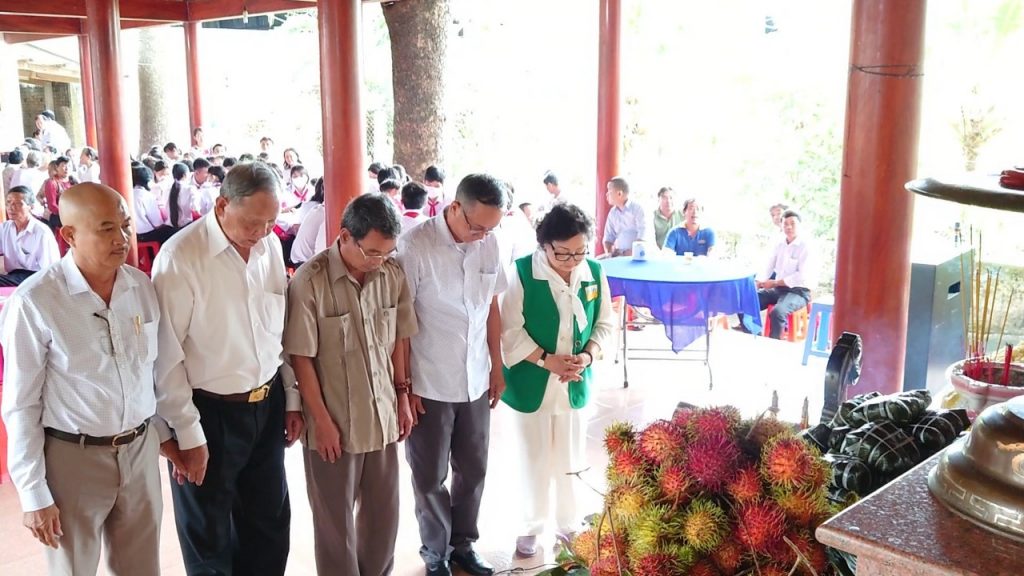 Đoàn đại biểu Trung tâm CEDC tham gia cúng giỗ Liệt sĩ ở Tiền Giang