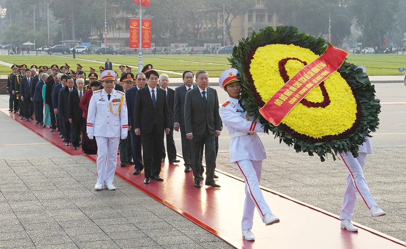 Lãnh đạo Đảng, Nhà nước vào Lăng viếng Chủ tịch Hồ Chí Minh nhân kỷ niệm 80 năm Ngày thành lập QĐND Việt Nam