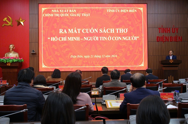 Ra mắt tập thơ “Hồ Chí Minh – Người tin ở con người”